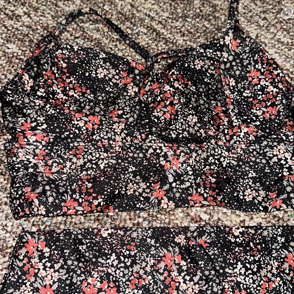 BCBGenetation padded sports bra and leggings. bra size small bottom size medium - Picture 4 of 4